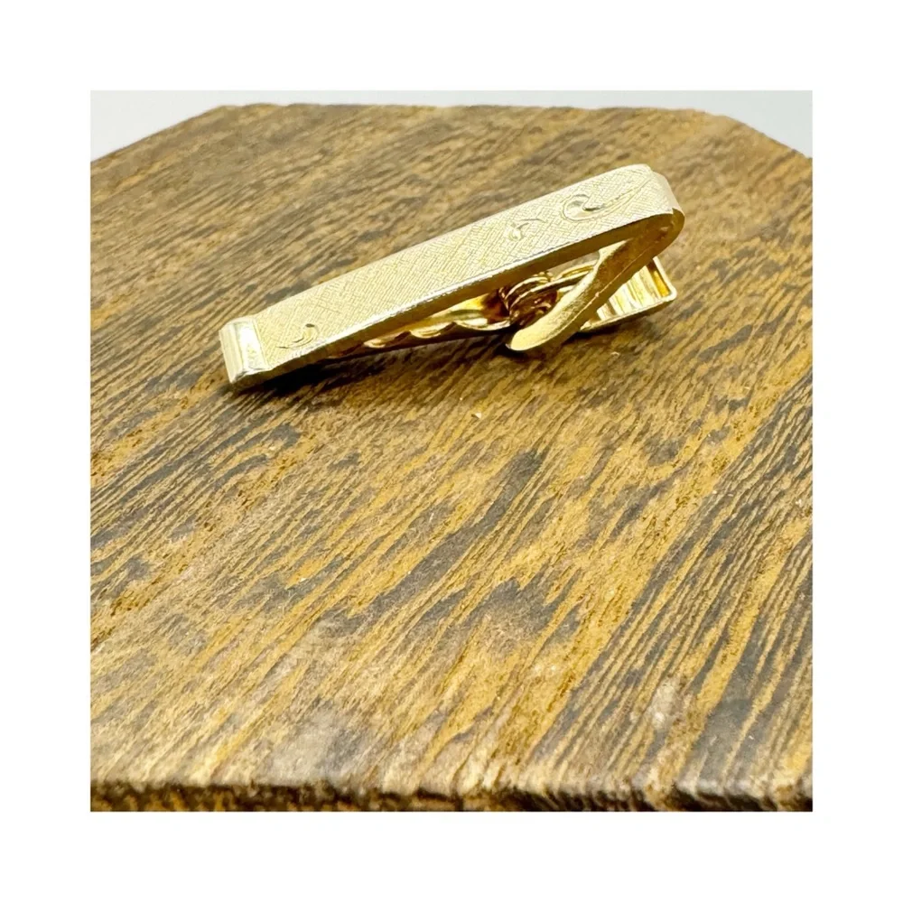 Vintage MCM etched textured gold tone tie clip tie bar